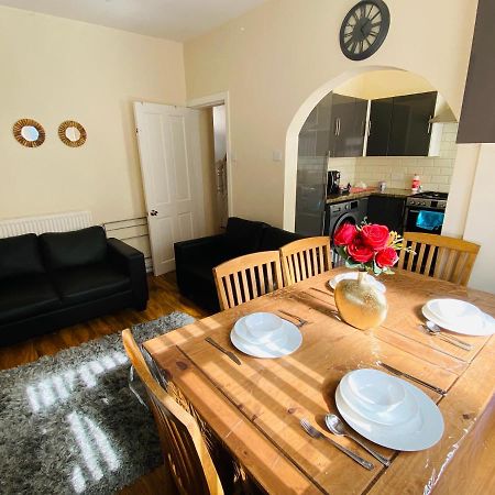 Entire 4 Bedroom House - Ev Point & Free Parking Liverpool Exteriör bild