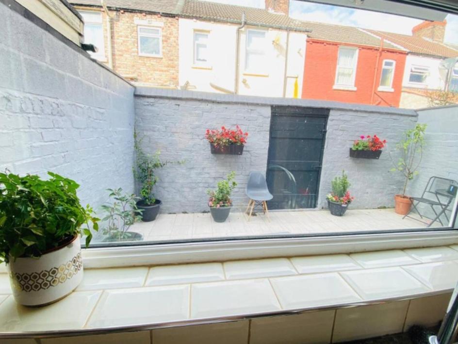 Entire 4 Bedroom House - Ev Point & Free Parking Liverpool Exteriör bild