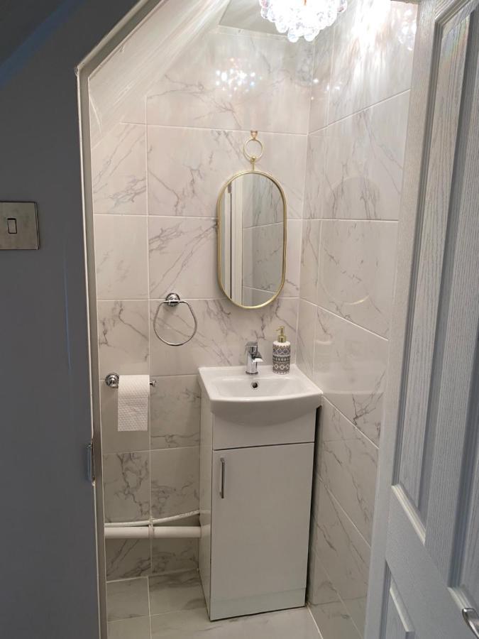 Entire 4 Bedroom House - Ev Point & Free Parking Liverpool Exteriör bild