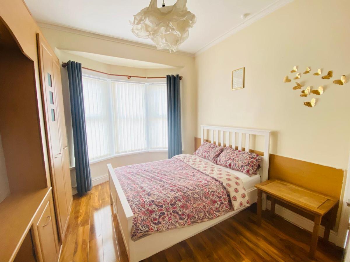 Entire 4 Bedroom House - Ev Point & Free Parking Liverpool Exteriör bild