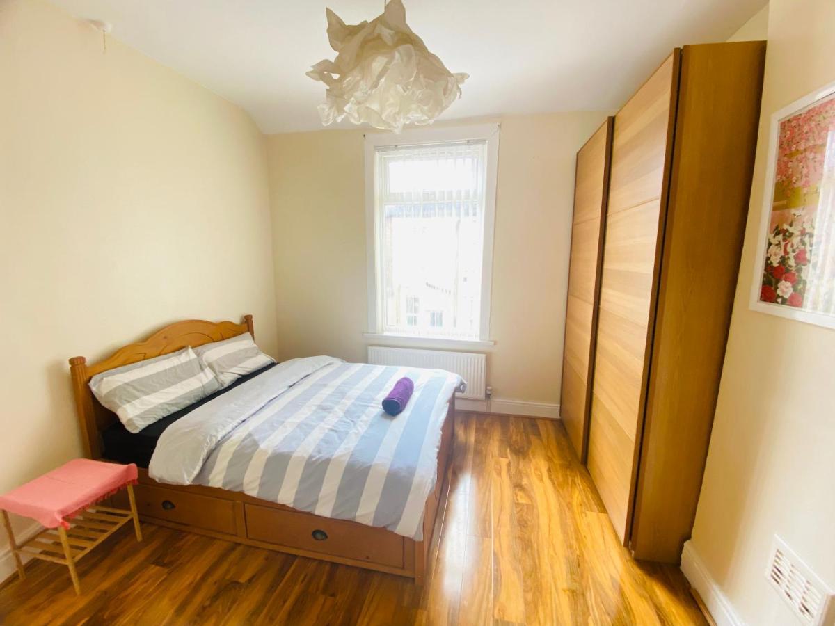 Entire 4 Bedroom House - Ev Point & Free Parking Liverpool Exteriör bild