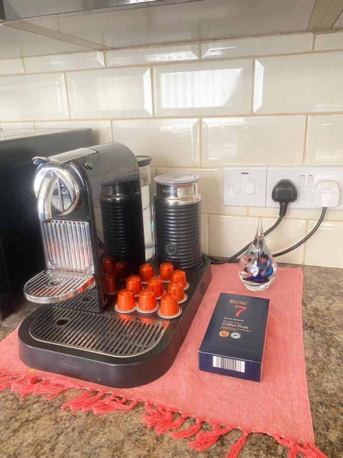 Entire 4 Bedroom House - Ev Point & Free Parking Liverpool Exteriör bild
