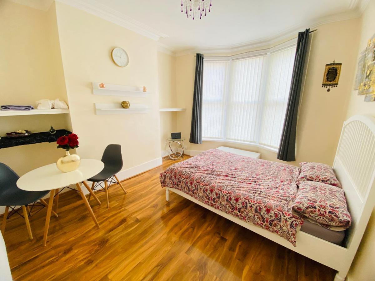 Entire 4 Bedroom House - Ev Point & Free Parking Liverpool Exteriör bild