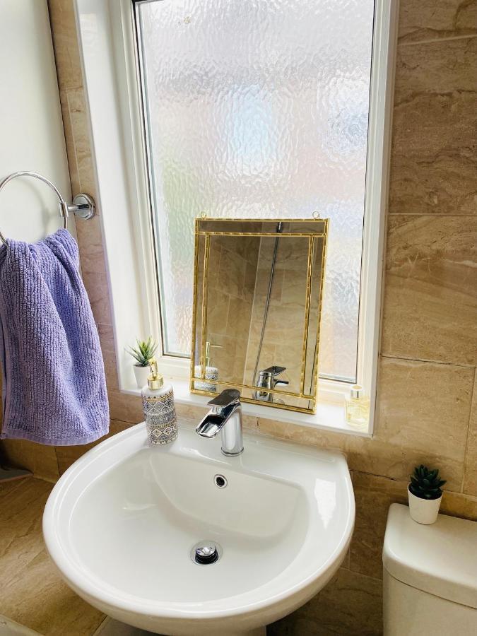 Entire 4 Bedroom House - Ev Point & Free Parking Liverpool Exteriör bild